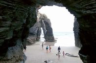 Maritimes Erbe – Der Kathedralenstrand mit seinen mächtigen Felsentoren