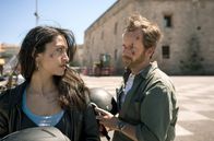 Spurlos in Marseille – Bruno (Fabian Busch) und Aliya (Sabrina Amali) müssen einiges einstecken.