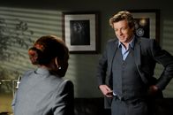 The Mentalist – Ein neuer Fall beschäftigt Patrick Jane (Simon Baker, r.) und Madeleine Hightower (Aunjanue Ellis, l.) ...