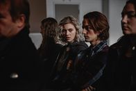 Cryptid – Ester (Maja Johanna Englander, l.); Emil (Jacques Karlberg, r.)