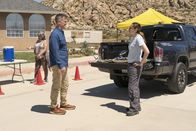 9-1-1 Notruf L.A. – Bobby Nash (Peter Krause; l.); Fernanda (Juliana Aidén Martinez, r.)