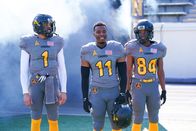 All American – (v.li.): Michael Evans Behling (Jordan Baker), Daniel Ezra (Spencer James), Zachary Williams (Isaiah Winfield).