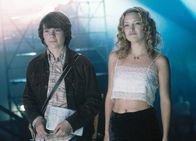 Almost Famous - Fast berühmt – Junge Liebe: Patric Fugit als William Miller, Kate Hudson als Penny Lane (Copyright SRF/Kineos)