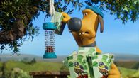 Shaun das Schaf – Immer sind die Nüsse weg. So schnell kann Bitzer den Vorrat im Vogelhäuschen gar nicht nachfüllen.