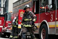Chicago Fire – Chicago Fire Staffel 7, Folge 1 Bereit für den Einsatz: Taylor Kinney als Kelly Severide. Copyright: SRF/NBC Universal