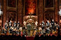 Große Messe - W. A. Mozart – Die Große Messe in c-Moll, ein unvollendetes Meisterwerk: Die Stimmgewalt des Chores und die Schönheit der Melodien machen sie zu einem Höhepunkt in Mozarts Schaffen.