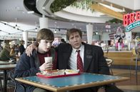 The Weather Man – Auch Sohnemann Mike (Nicholas Hoult, l.) macht Dave Spritz (Nicolas Cage, r.) viele Sorgen. Er hat Drogenprobleme sowie einen pädophilen Suchtberater ...