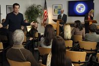 Modern Family – v.li.: Phil Dunphy (Ty Burrell), Duane Bailey (David Cross), Claire Dunphy (Julie Bowen).