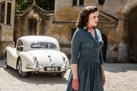 Father Brown – Lady Felicias Nichte Bunty (Emer Kenny) ist eigenwillig und hat einen unkonventionellen Lebensstil. Dadurch hatte sie viel mit der ermordeten Ruby gemeinsam. Hatte sie trotzdem einen Grund, das Mädchen umzubringen?