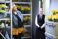 Mom – Tammy (Kristen Johnston, l.); Christy (Anna Faris, r.)