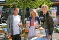 Die Rosenheim-Cops – Mord auf dem Fußballplatz (v.li.): Joseph Schenkendörfer (Christian Aumer), Evi Blumooser (Simone Ascher), Polizist Michi Mohr (Max Müller).