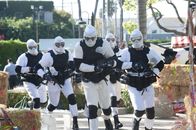 Community – Es stellt sich heraus, dass Pistolen-Patty Studienleiter Spreck ist. Er will die Vorherrschaft des City Colleges ausbauen und hat die Studenten von Greendale durch die hohe Siegesprämie so provoziert, dass sie fast ihren Campus vernichtet haben ...