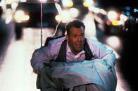 Hudson Hawk - Der Meisterdieb – Allein gegen alle: Hudson (Bruce Willis) ...
