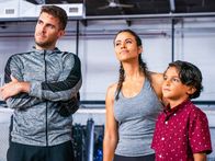 God Friended Me – (v.li.): Josh Segarra (Austin), Cynthia Sosa (Elena), Adrian Raio (Gabe).