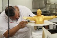 Cake Boss: Buddys Tortenwelt – Frankie painting Fat Joe buddha.
