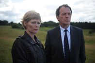 Lewis – Dr. Laura Hobson (Clare Holman) und DI Robert Lewis (Kevin Whately) fragen sich, ob der Tod der Studentin Briony ebenfalls mit den zynischen Machenschaften des Inhabers eines Internetportals zusammenhängt.