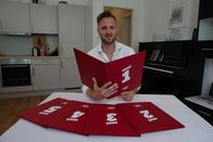 Dinner Date – Hundeliebhaber Sebastian genießt lange Spaziergänge. Wird er bei „Dinner Date“ die Frau finden, mit der er Hand in Hand durchs Leben gehen kann?