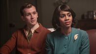 Magpie Murders – Robert Blakiston (Harry Lawtey) und Joy Sanderling (Nia Deacon)