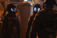 Castle – Sämtliche Ermittlungen im Mars-Mord verlaufen im Sand, bis Esposito (Jon Huertas, 2.v.l.) und Kate (Stana Katic, l.) eine schockierende Entdeckung machen ...
