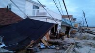 Supersturm New York – Epische Überschwemmungen, Millionen von Menschen ohne Strom, zahlreiche Todesopfer, Verkehrskollaps und Herzschmerz: Erfahren Sie mehr über den Megasturm und wie er sich wiederholen könnte.Superstorm New York: What Really Happened“ ist eine einstündige Sondersendung über den Zorn und die Zerstörung des Hurrikans Sandy.