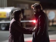 Homeland – Simone Martin (Sandrine Holt, l.); Yevgeny (Costa Ronin, r.)