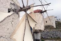 Griechenland - Von Insel zu Insel – Im windumtosten Olympos auf Karpathos hatte früher jede Familie ihre eigene Mühle. Wassili Farmakidi betreibt hier die letzte noch intakte Windmühle.