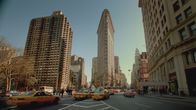 Die Amerika-Saga – Das Flatiron Building (Bügeleisengebäude) ist 91 Meter hoch und steht an der Kreuzung zur 5th Avenue und dem Broadway.