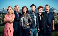 SOKO Kitzbühel – v.li.: Gräfin Schönberg (Andrea L'Arronge), Hannes Kofler (Heinz Marecek), Nina Pokorny (Julia Cencig), Lukas Roither (Jakob Seeböck), Dr. Stefanie Löcker (Veronika Polly), Kroisleitner (Ferry Öllinger).