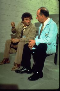 Columbo – Columbo (Peter Falk, l.); Dr. Marshall Cahill (José Ferrer, r.)