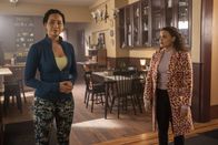 Charmed – Macy Vaughn (Madeleine Mantock, l.); Maggie Vera (Sarah Jeffery, r.)