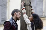 Die Musketiere – Kapitän Marcheaux (Matt Stokoe, l.); Rochelle (Leah Haile, r.)