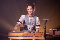 SRF Kids - Next Level – SRF Kids – Next Level: Staffel 4 Folge 1 Tausendfüssler-Alarm: Wer schafft den Kickboard-Wahnsinn? Challenge Sing Sang Song 2025 Copyright: SRF