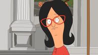 Bob's Burgers – Auf der Treppe zum Museum bietet Linda ihre beeindruckenden Brüllkünste den streikenden Arbeitern an ...