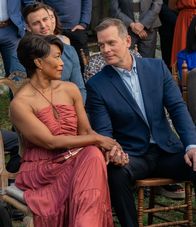 9-1-1 Notruf L.A. – Athena Grant (Angela Bassett, l.); Bobby Nash (Peter Krause, r.)