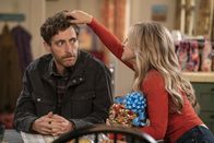 B Positive – Drew Dunbar (Thomas Middleditch, l.); Gina Dabrowski (Annaleigh Ashford, r.)