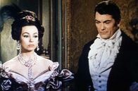 Der Graf mit der eisernen Faust – Irène (Dany Robin) diskutiert mit ihrem Liebhaber Graf Rodolphe de Sambreuil (Jean Marais) über dessen Prinzipien.
