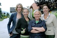 Vier Frauen und ein Todesfall – (v.li.) Julia Stinshoff (Lola), Martina Poel (Sabine), Brigitte Kren (Maria), Adele Neuhauser (Julie).