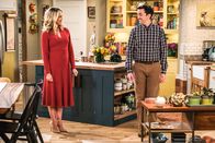 Man with a Plan – Kelly (Jessica St. Clair, l.); Lowell (Matt Cook, r.)