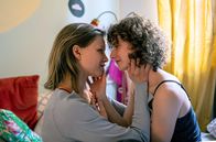 Tatort – Die Aktivistinnen Ann Gelsen (Anna Bachmann, links) und Vicky Aufhoven (Franziska von Harsdorf, rechts) wollen ihr Leben leben.