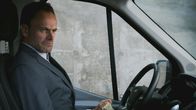 Elementary – Sherlock Holmes (Jonny Lee Miller) ist auf der Suche nach einer Plutoniumlieferung, die zum Bau einer Bombe verwendet werden könnte ...
