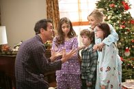 Modern Family – L-R: Phil Dunphy (Ty Burrell), Haley Dunphy (Sarah Hyland), Luke Dunphy (Nolan Gould), Claire Dunphy (Julie Bowen), Alex Dunphy (Ariel Winter)