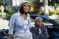 Big Mama's Haus – Sherry (NiaLong, l.) und ihr Sohn Trent (Jascha Washington, r.) freuen sich schon auf den Besuch bei Big Momma ...