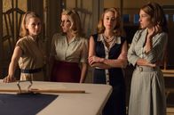 Velvet – v.l.n.r. Luisa (Manuela Vellés), Rita (Cecilia Freira), Clara (Marta Hazas) und Ana (Paula Echevarría) sind nachts in der Schneiderei überrascht worden.