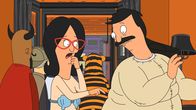Bob's Burgers – Sind gezwungen, zu Teddys Kostümparty zu gehen: Bob (r.) und Linda (l.) ...