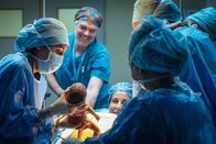 This Is Going to Hurt – This Is Going to Hurt Staffel 1 Folge 4 Drillinge kommen zur Welt: Ambika Mod als Shruti Copyright: SRF/2022 SRF und SISTER/BBC/BBC Studios/AMC