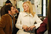 Zufällig verheiratet – Als Emma Lloyd (Uma Thurman, r.) einer Anruferin dazu rät, ihre Hochzeit kurz vor der Trauung platzen zu lassen, bekommt sie es mit deren frustriertem Ehemann Patrick (Jeffrey Dean Morgan, l.) zu tun ...