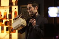Lucifer – Lucifer (Tom Ellis) möchte seiner Mutter beweisen, wie eng er und Chloe sich stehen und, dass sie es nie schaffen wird, einen Keil zwischen sie zu treiben. Unterschätzt Lucifer seine Mutter in dem Fall?