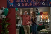 Modern Family – Jay Pritchett (Ed O'Neill) und Gloria Delgado-Pritchett (Sofía Vergara)