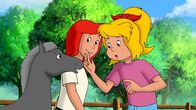 Bibi und Tina – Um Werbung für den Martinshof zu machen, beschließen Bibi (r.) und Tina (l.), das Fohlen Felix zu einem Film-Casting mitzunehmen.