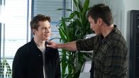 The Rookie – John Nolan (Nathan Fillion) begrüßt seinen Sohn Henry Nolan (Zayne Emory) in Los Angeles.
